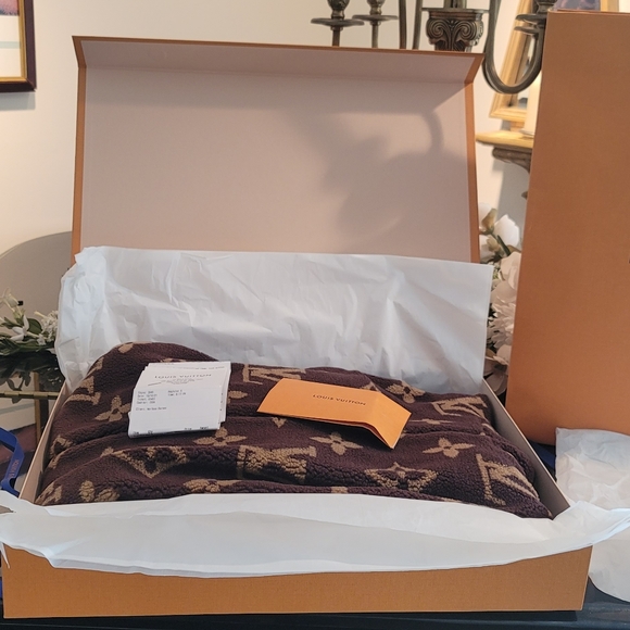 SOLD Louis Vuitton Monogram Fleece Jacket 38. Fabulous!!! - Picture 14 of 15